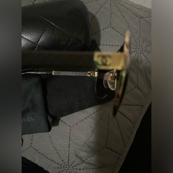 Chanel aviator sunglasses used only once or twice in original box - Picture 7 of 8